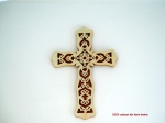 Cruce traforata un cadou din lemn trainic